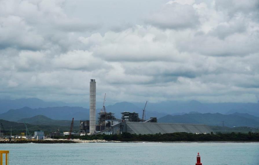 Presidente Abinader crea fideicomiso para administrar termoeléctrica Punta Catalina 