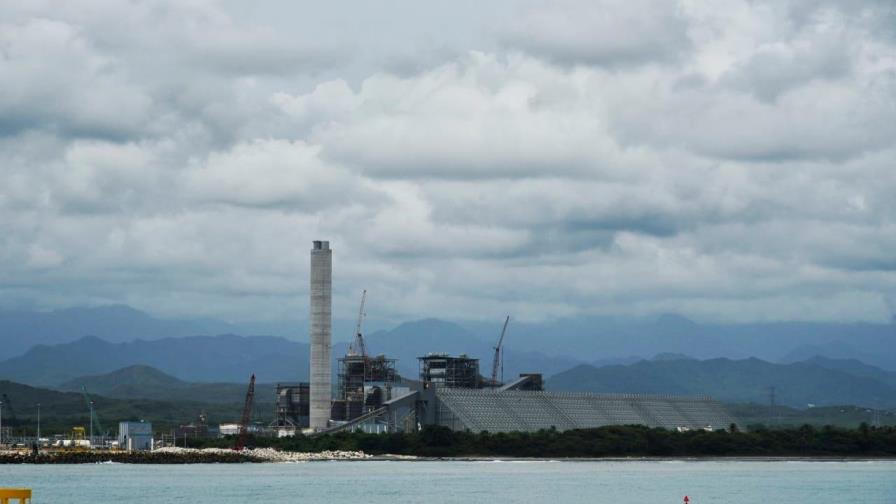 Presidente Abinader crea fideicomiso para administrar termoeléctrica Punta Catalina 