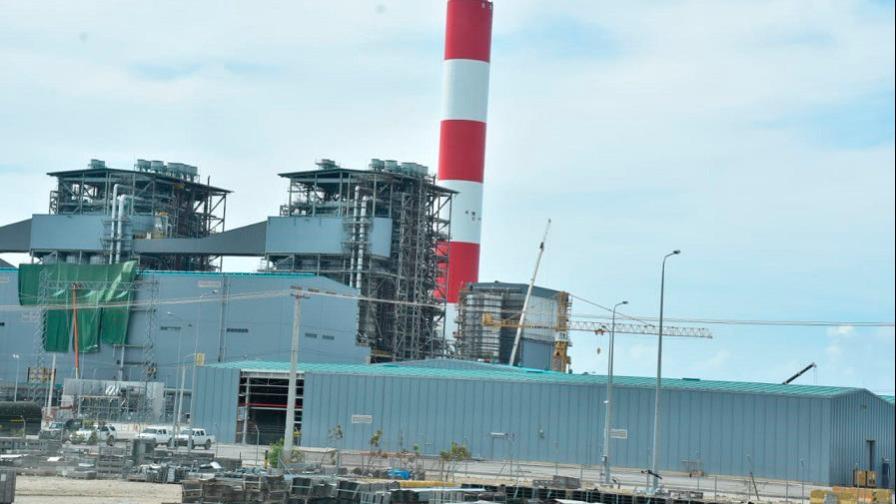 Ministro de Energía asegura el Gobierno no tiene intención de vender a Punta Catalina