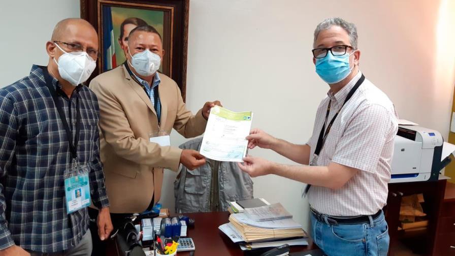 Algo insólito en RD: partido devuelve dinero no gastado en campaña