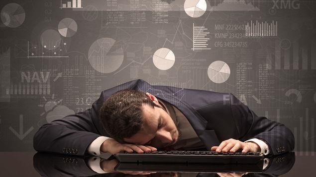 Quedarse dormido en trabajo puede ser causal despido en Perú, según tribunal