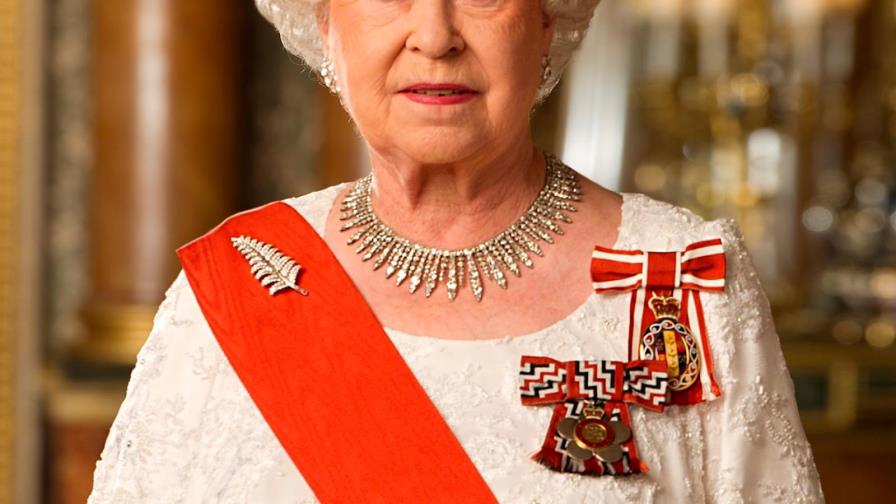 Isabel II mantiene una audiencia en persona tras su problema de espalda