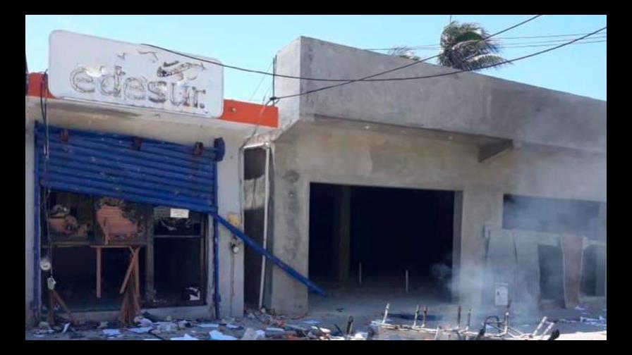 Aumento de apagones con el calor enfurece a los barrios Aumento de apagones con el calor enfurece a los barrios