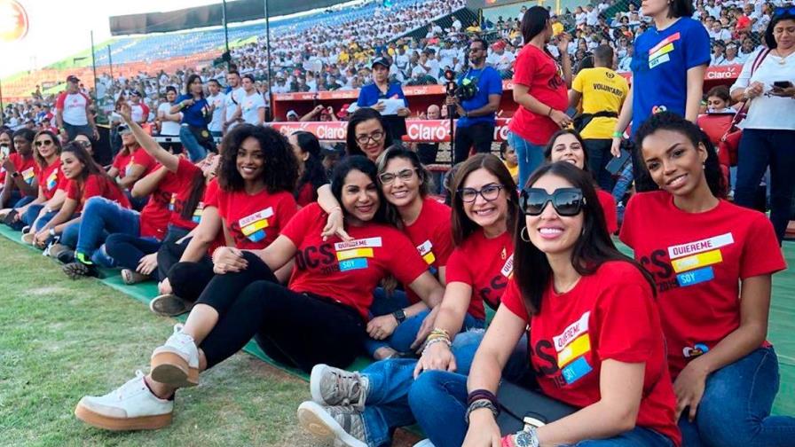 Artistas y deportistas acuden a “Quiéreme Como Soy”
Temporada del Cariño 2019 se realizó en el estadio Quisqueya Artistas y deportistas acuden a “Quiéreme Como Soy”
Temporada del Cariño 2019 se realizó en el estadio Quisqueya