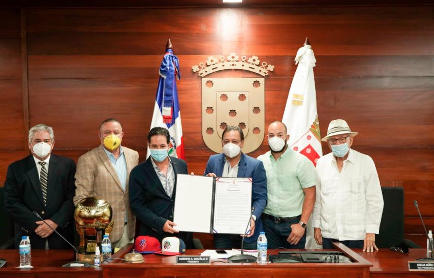 Alcalde de Santiago recibe a las Águilas Cibaeñas, campeones nacionales y del Caribe