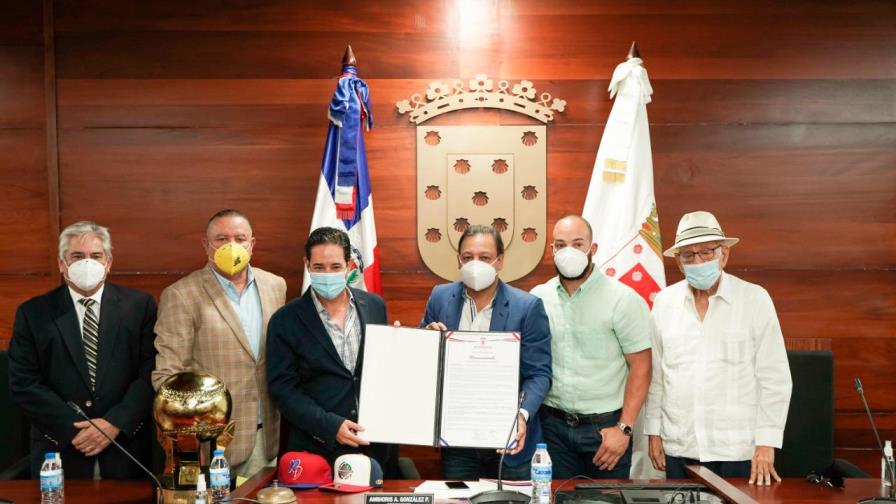 Alcalde de Santiago recibe a las Águilas Cibaeñas, campeones nacionales y del Caribe