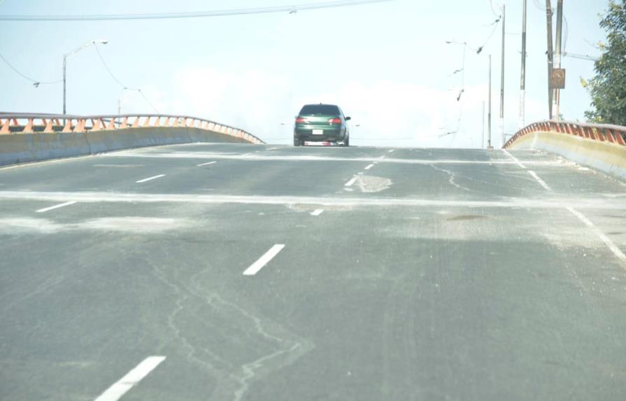 Obras Públicas restablece el tránsito en la avenida Quinto Centenario Diario Libre