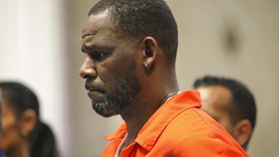 Juez: R Kelly debe permanecer encerrado en tiempos de virus