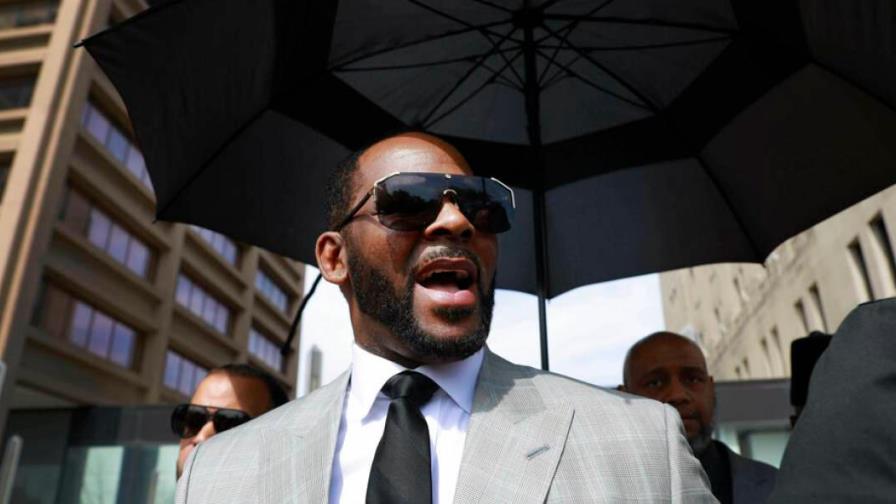 Acusan al cantante R. Kelly de prostitución y pedir sexo a una joven de 17 años Acusan al cantante R. Kelly de prostitución y pedir sexo a una joven de 17 años