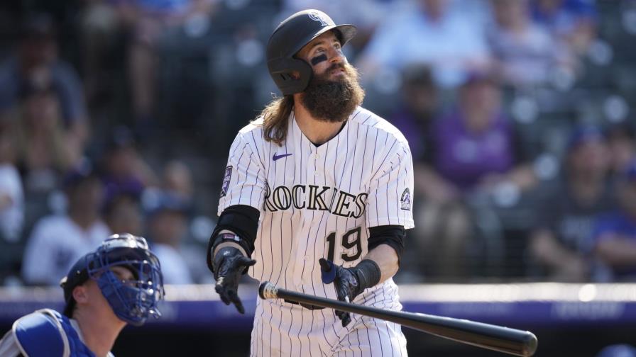 Jonrón de Blackmon en la décima deja a Dodgers en el terreno