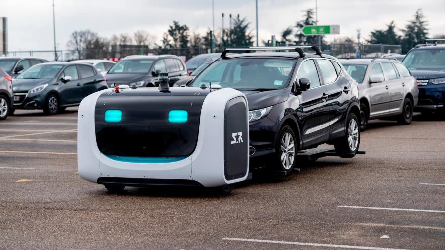 Llegan los robots parqueadores a Francia 