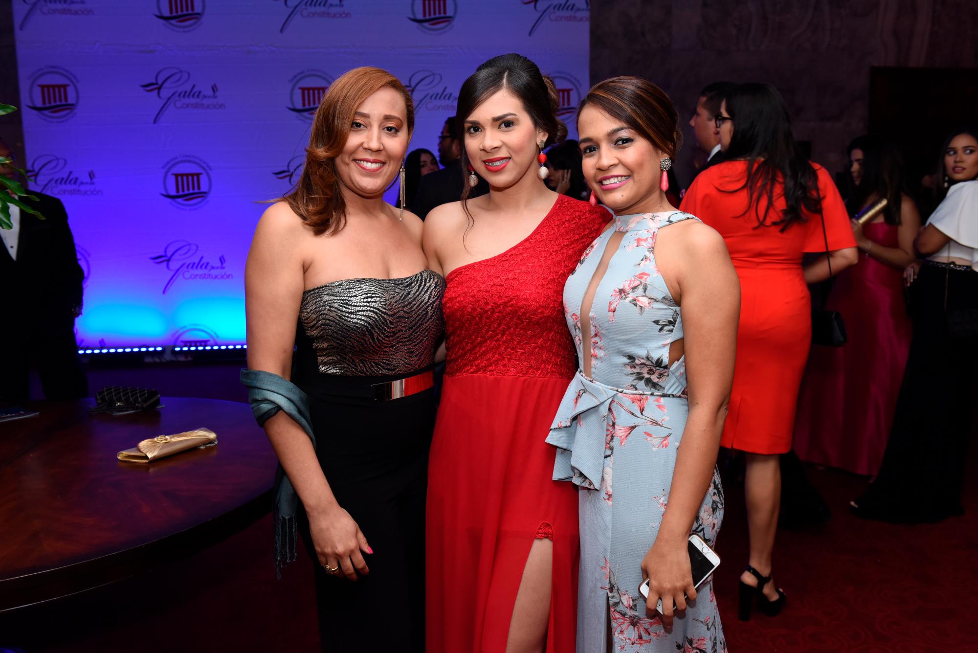 Rachel Díaz, Aminta Ortega y Arianny Cabrera.