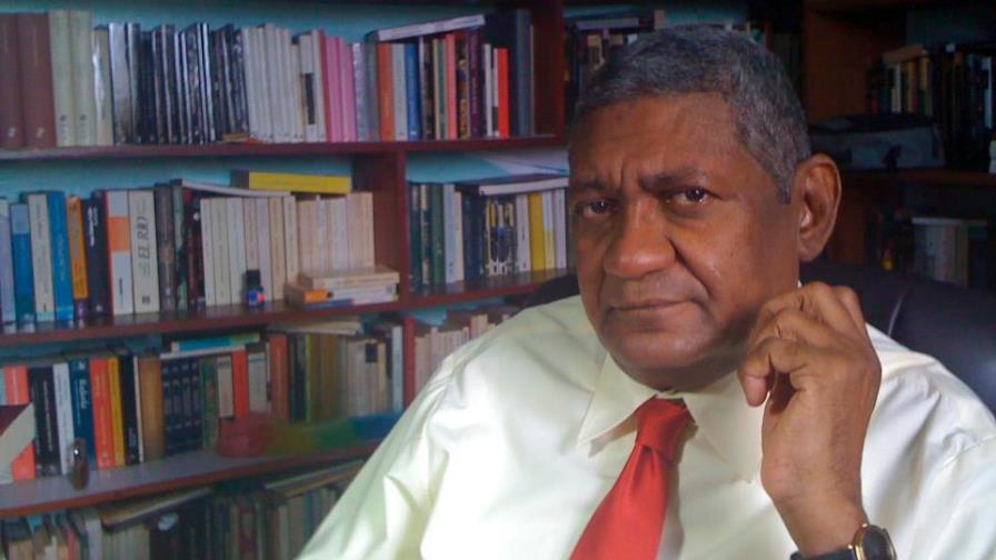 Dos libros de Radamés Reyes-Vásquez