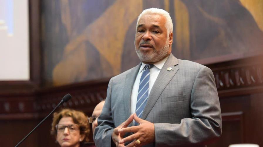 Comparación de declaraciones jurada de Radhamés Camacho revela falta de transparencia