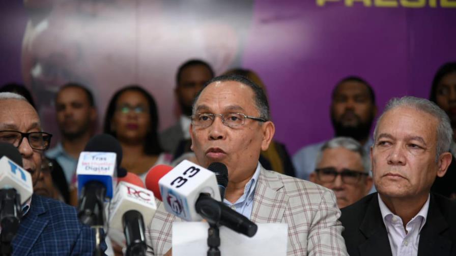 Renuncian 13 secretarios del PLD para seguir a Leonel Fernández