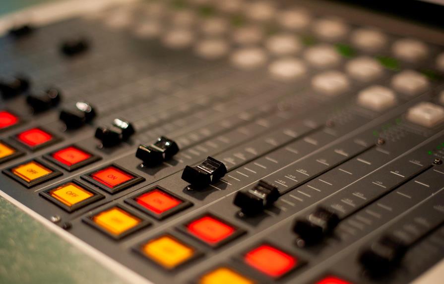 Indotel cierra tres emisoras de radio ilegales en Constanza, Monción e Higüey