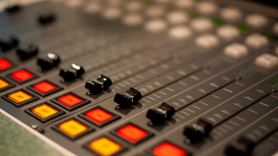 Indotel cierra tres emisoras de radio ilegales en Constanza, Monción e Higüey Indotel cierra tres emisoras de radio ilegales en Constanza, Monción e Higüey