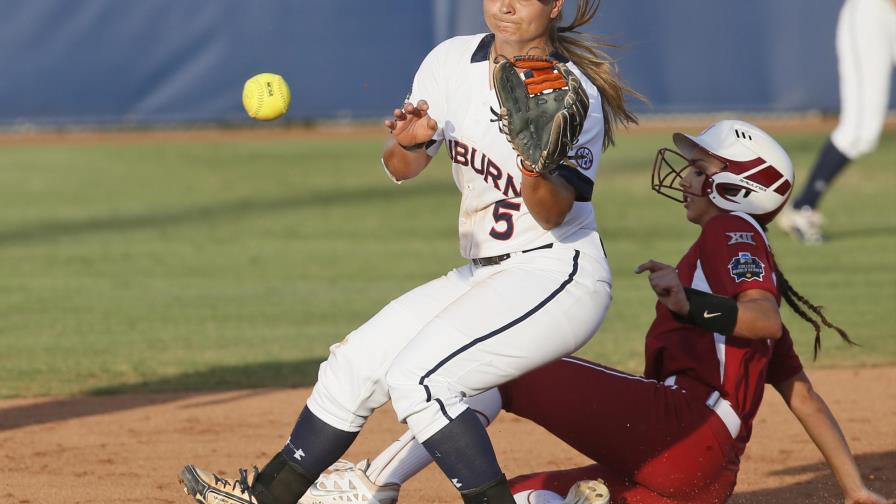 Jugadoras de EEUU por todas partes en el softbol olímpico Jugadoras de EEUU por todas partes en el softbol olímpico