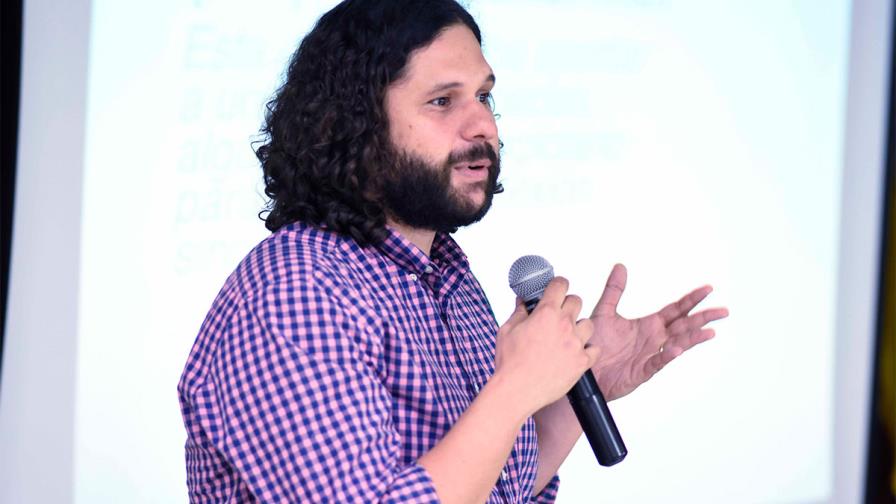 Poteleche y otros caricaturistas son parte de la Feria del Libro