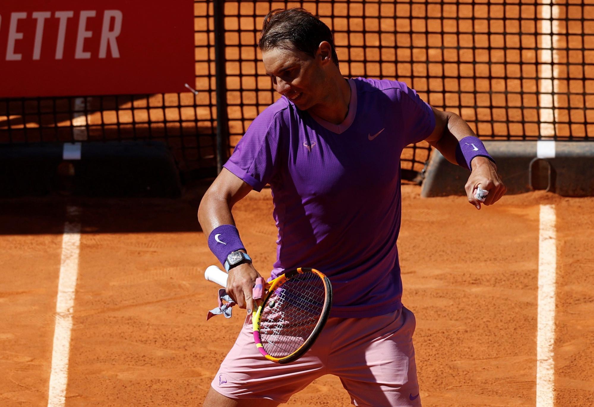 El tenista español Rafael Nadal celebra su triunfo sobre el australiano Alexei Popyrin, tras el partido de octavos de final del Mutua Madrid Open que disputan este jueves en la Caja Mágica. (EFE/Chema Moya)