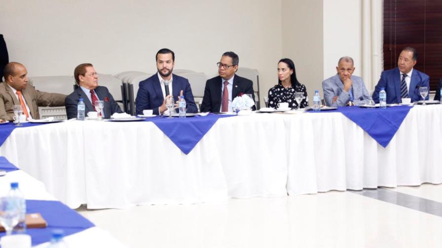 Rafael Paz se reúne con agrupaciones cristianas y les promete defender la vida y familia Rafael Paz se reúne con agrupaciones cristianas y les promete defender la vida y familia