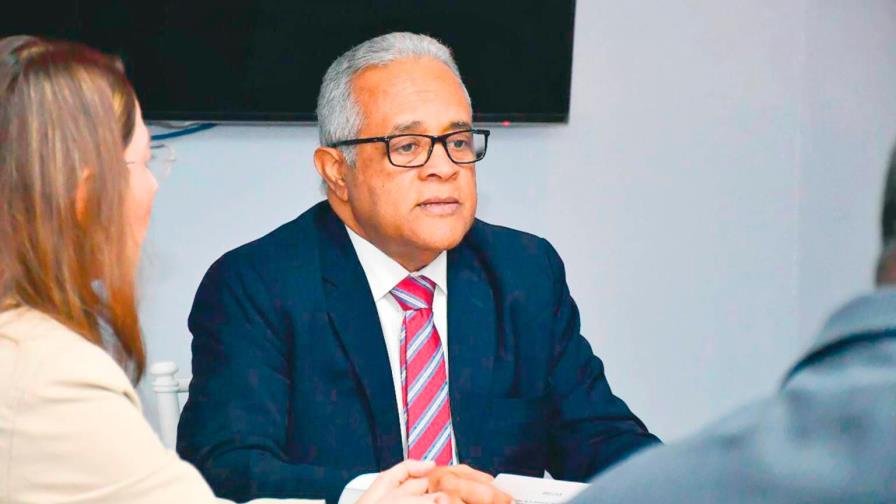 Reportan 98 muertes por coronavirus y 1,956 casos confirmados