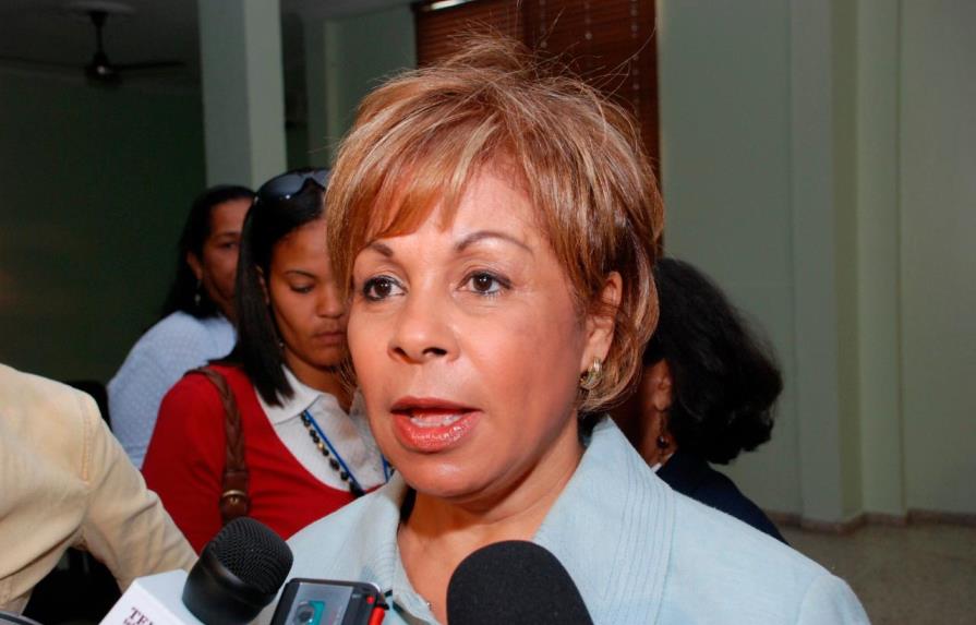 Lila Alburquerque renuncia al PLD y vuelve al PRSC