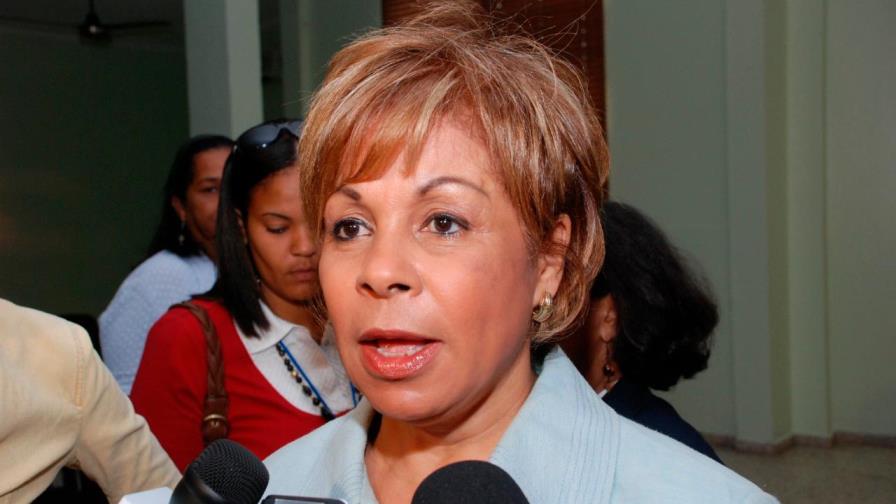 Lila Alburquerque renuncia al PLD y vuelve al PRSC