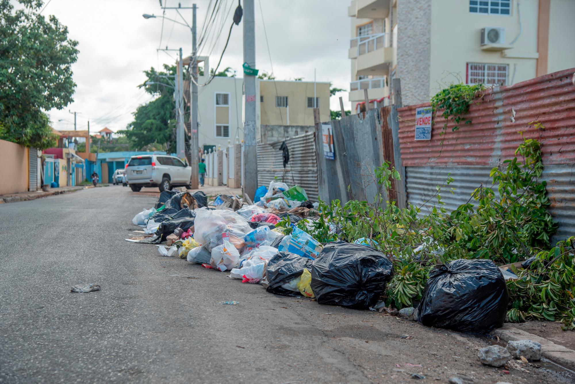 Calle Cuarta, en Ralma Santo Domingo Este.