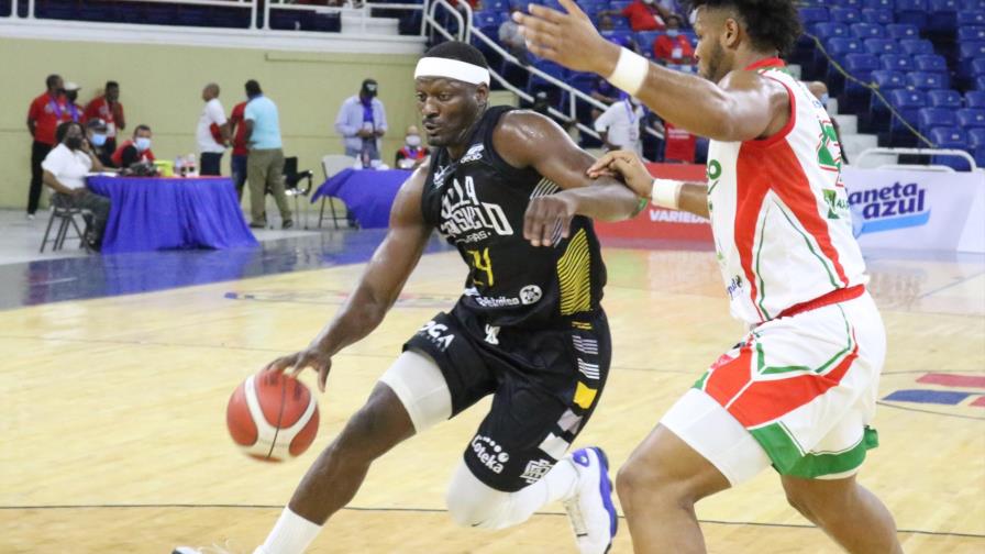 Bass, Clemente y Figueroa, trío imparable que pone al Barias con 2-0