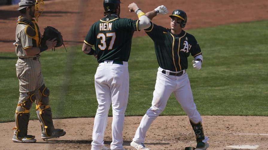 Con jonrón de Laureano, Atléticos derrotan a Padres