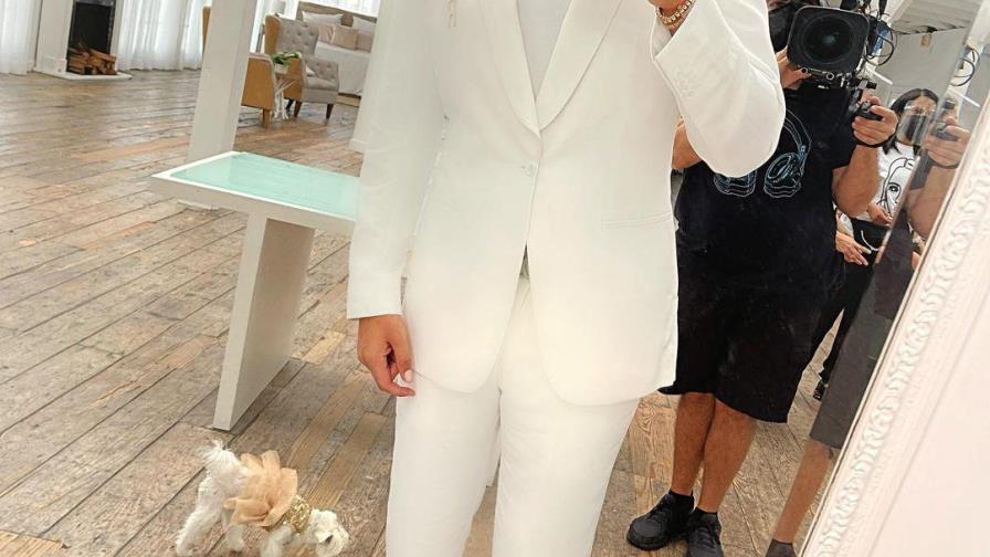 ¿Raphy Pina vestido de blanco para su boda? Se trató de una broma de April fools