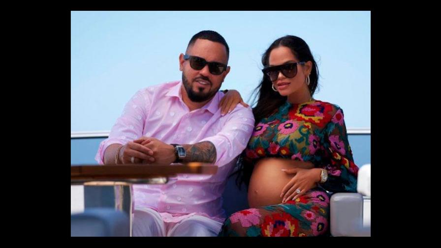 Raphy Pina, a la espera de decisión de un juez para viajar con Natti Natasha por parto de su hija