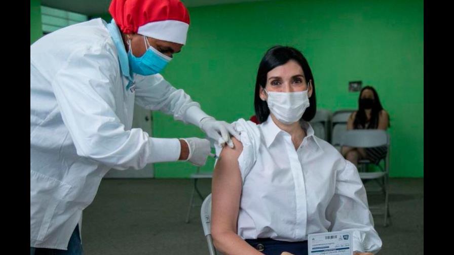 Primera dama reitera llamado a vacunarse; dice que se pondría hasta una cuarta dosis, de ser necesario