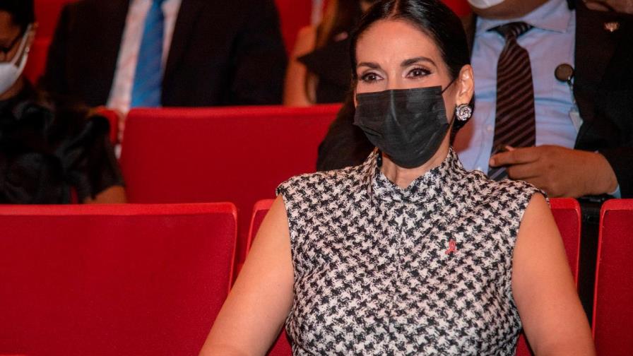 Raquel Arbaje acude al primer concierto en el Teatro Nacional tras siete meses cerrado por COVID-19 Raquel Arbaje acude al primer concierto en el Teatro Nacional tras siete meses cerrado por COVID-19