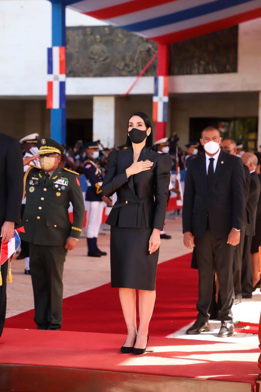 Raquel Arbaje derrocha elegancia en el Congreso vestida de Camila Casual