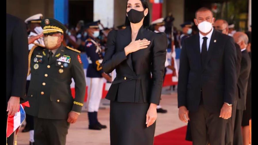 Raquel Arbaje derrocha elegancia en el Congreso vestida de Camila Casual