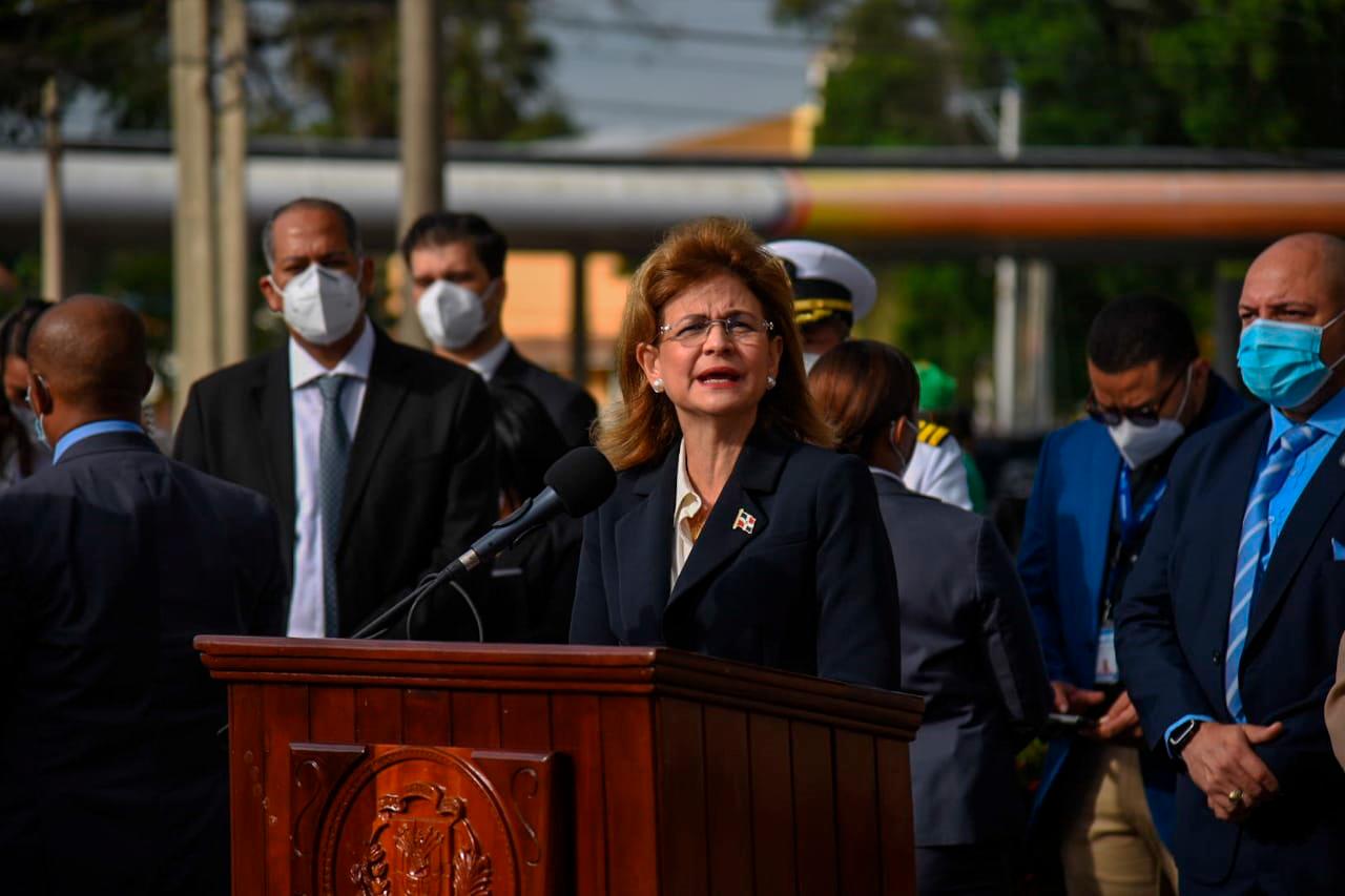 La vicepresidenta pronuncia un discurso durante la conmemoración de la Batalla del 30 de Marzo, realizada este martes en Santiago de los Caballeros.