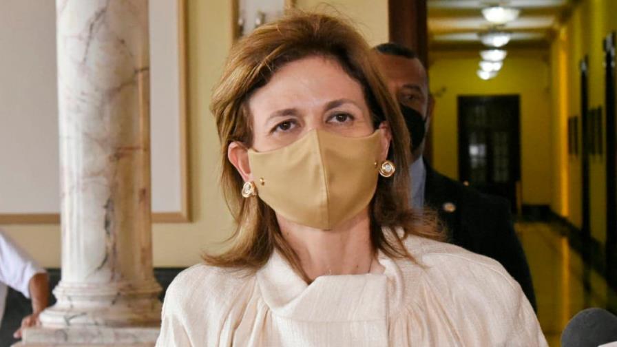 Vicepresidenta solicitó receso en empresa que ganó licitación para asegurar becados desde que ganó el cargo