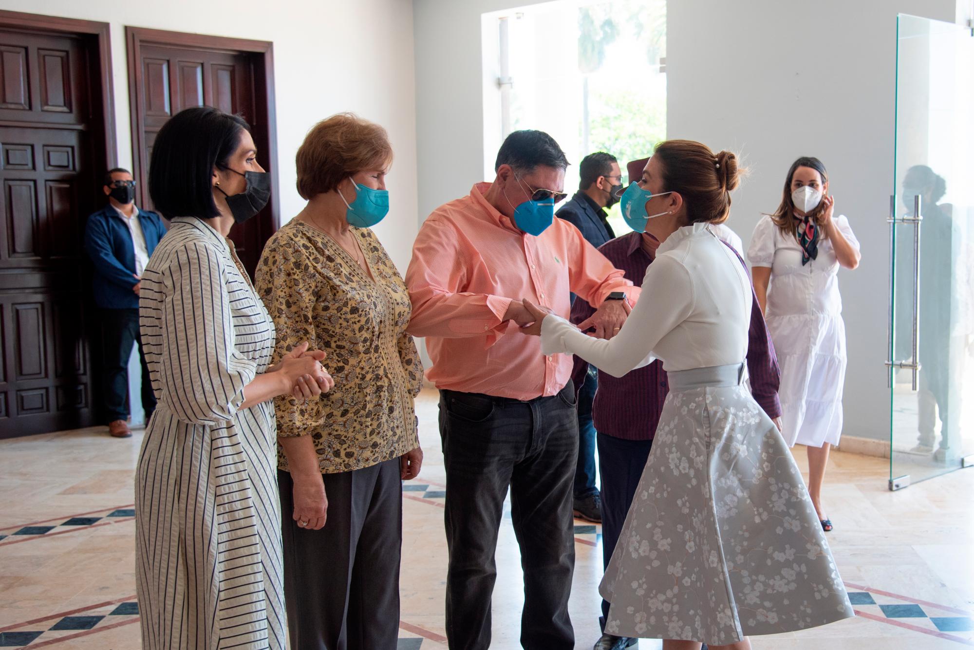 Carolina Mejía llegó minutos después de la primera dama.