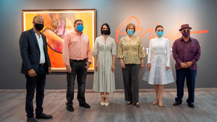 Primera dama y alcaldesa visitan galería dedicada a Ramón Oviedo en Cultura  