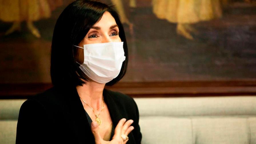 Sin temor a ser criticada, Raquel Arbaje pide a la población ponerse la  tercera dosis de la vacuna 