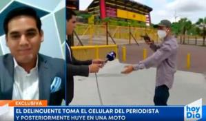 Video | Asalto a mano armada a reportero en plena transmisión en vivo