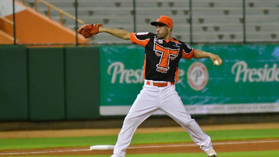 Raúl Valdés contra el Licey en busca de su primera victoria Raúl Valdés contra el Licey en busca de su primera victoria