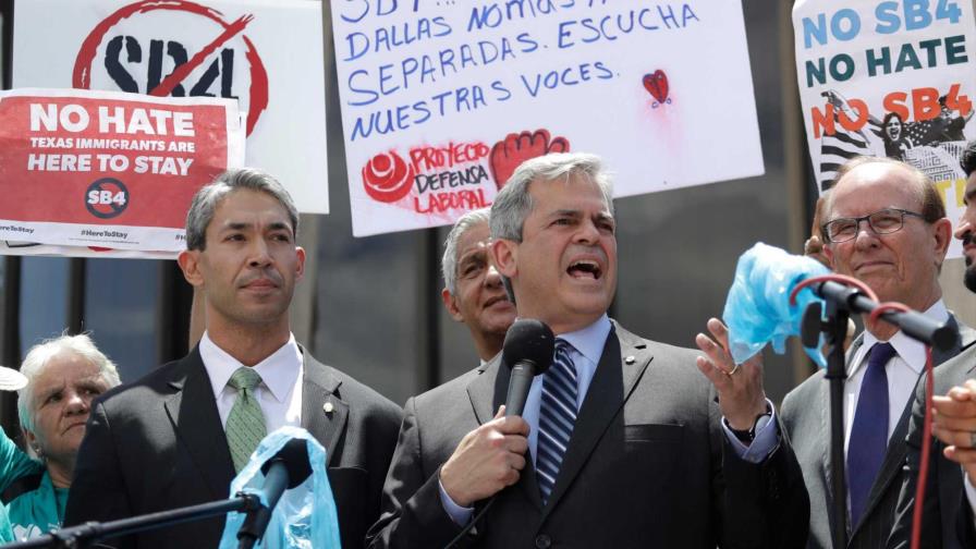 Alcalde de Austin viajó a México a vacacionar mientras pedía no salir Alcalde de Austin viajó a México a vacacionar mientras pedía no salir