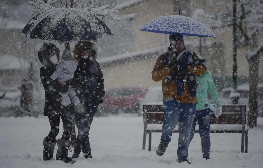 España pide cumplir restricciones en vacaciones de Navidad