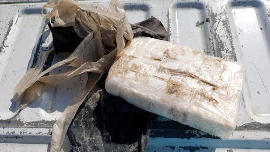 Un hombre que recogía basura halla un fardo cocaína en una playa de Florida