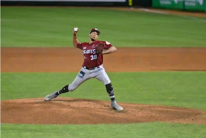 Raynel Espinal (d), 0-0, 0.00, está anunciado por los Gigantes del Cibao para el partido que enfrentan a los Toros del Este, el 12 de noviembre del 2021, en la pelota invernal dominicana. (Fuente externa)