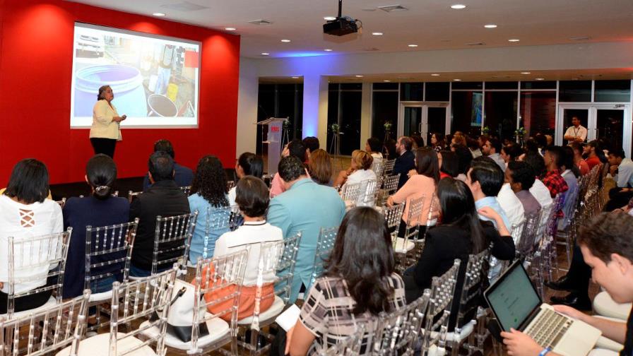 Egresados del Programa Docentes de Excelencia denuncian que no los dejan participar del concurso de oposición