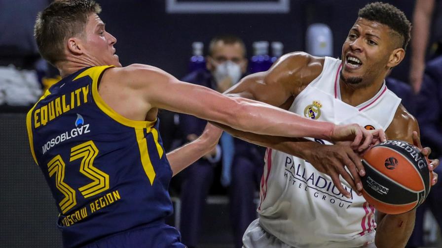 El Real Madrid vence pero no convence en un duelo de la Euroliga de baloncesto